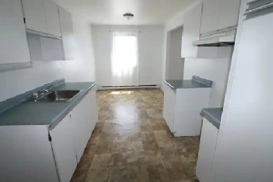 A Valleyfield – Grand, beau, propre et tranquille 5-1/2  - LIBRE