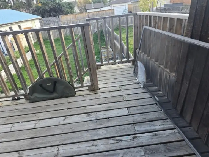 3 bed 2 bath half duplex with yard