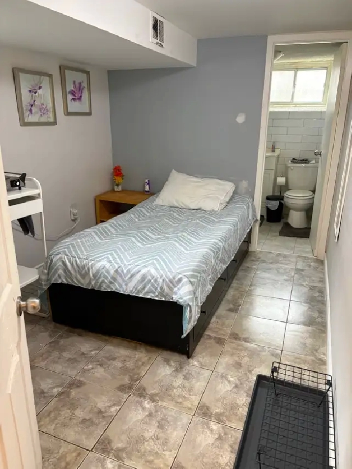 Furnished Room Available in Scarborough for April