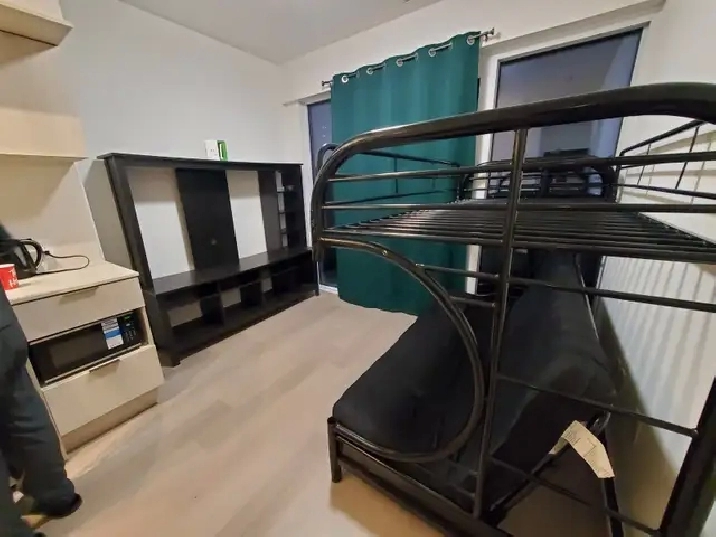 Furnished LUXURY Room in NEW condo M city, gym near Square One s