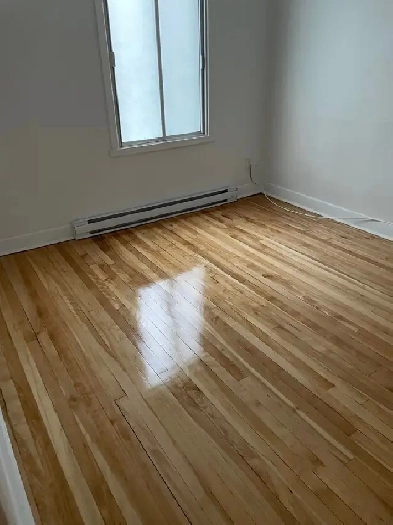 4 1/2 sur la 12e avenue/Robert (métro St-Michel)