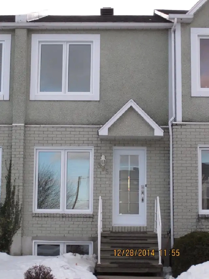 Petite maison de ville à louer (près du pont Laviolette)