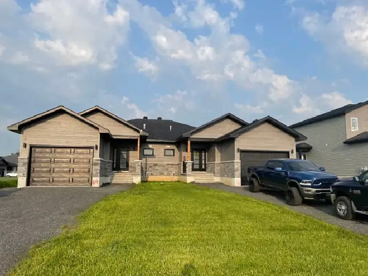 2 Beds,1 Bath-House For Rent!