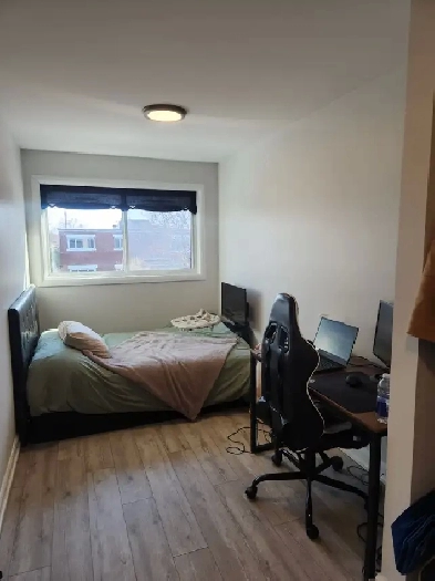Room For Rent in 5 Bedroom Home (Student /young pro. preferred)