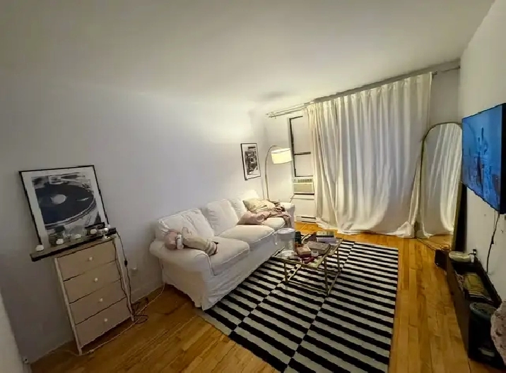 31/2 dernier étage disponible dès le 1er Mai à  Montréal