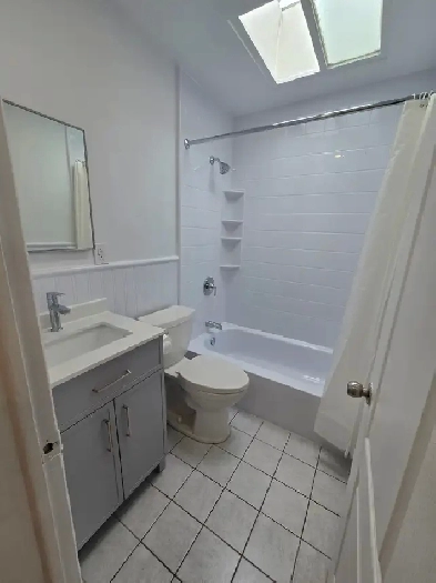 4 1/2 renove a louer / renovated 4 1/2 for rent (St. Leonard).