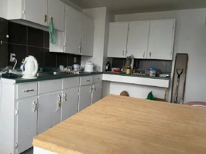 Uptown 3 brm with hydro, heat & water included/amenities nearby