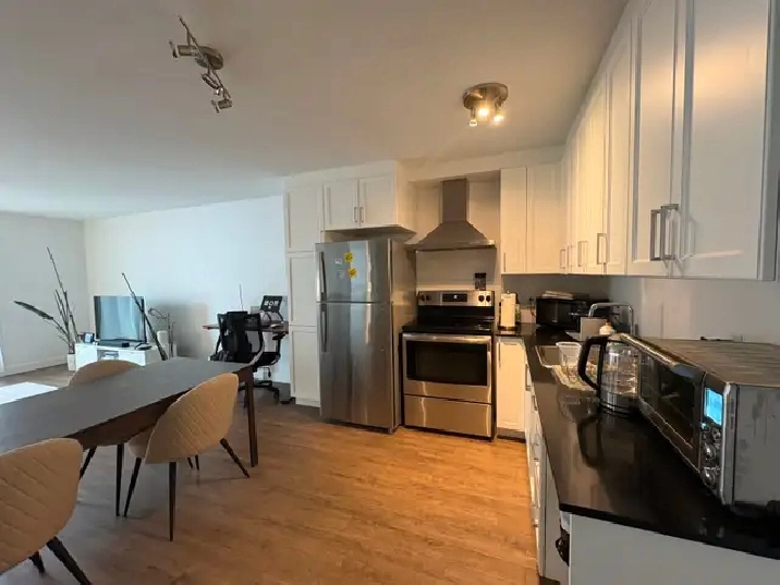 Grand 3 1/2 en face du Campus de la Santé  tout inclus!