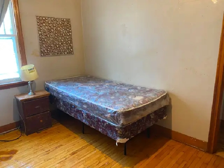 furnished room c/w all utilities/wifi/TV /parking east Downtown