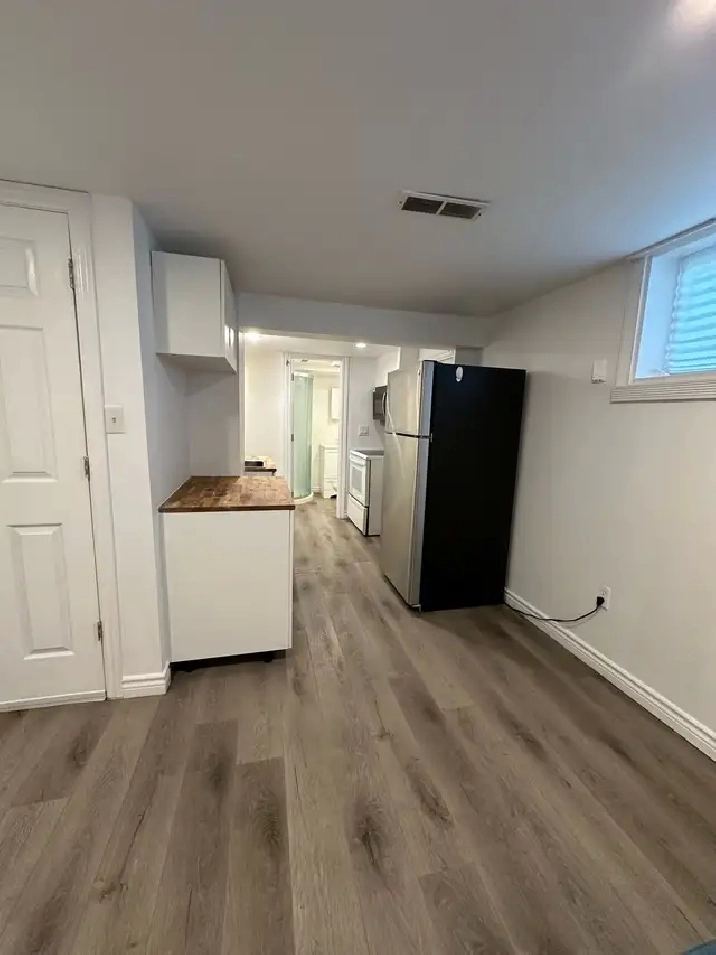 basement bachelor apartment in heart of north York