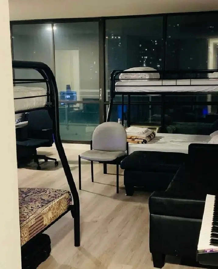 INTERNATIONAL STUDENTS WELCOME YONGE AND EGLINTON SHARED ROOM