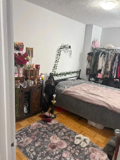 Private Room for rent Midtown prime