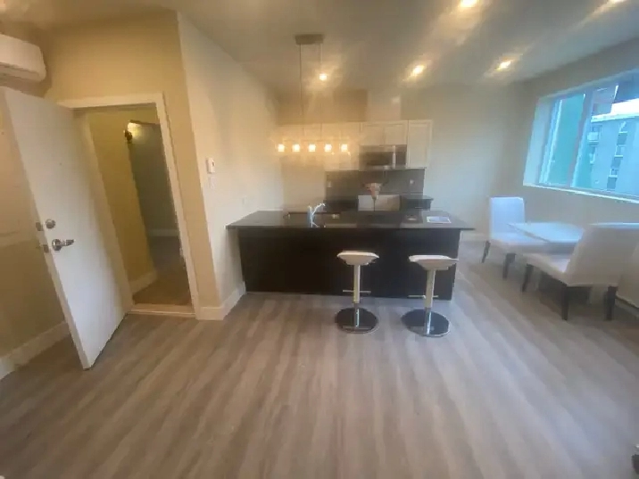 Studio Moderne Semi-Meublé – Greenfield Park – 995$/mois.