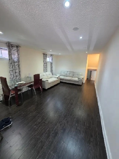 2 bedroom walk in basement near sqaure one mississauga