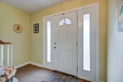 Bright & Spacious Room for Rent – Applewood Heights, Mississauga