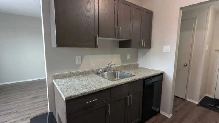2 Bedroom, $500 off rent, Available Immediately