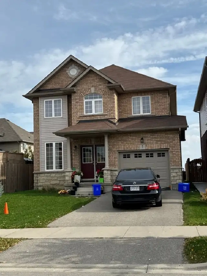 House for sale  - all brick, 9' ceiling, - Hamilton mountain