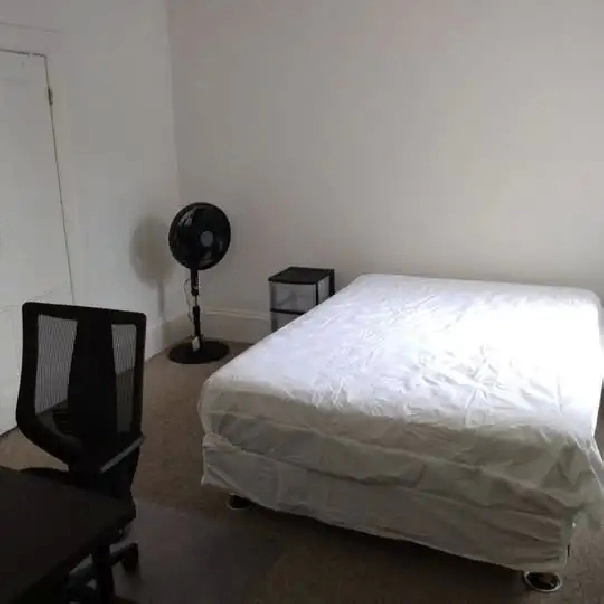 May-Share a 3bd apt-Preston/Somerset-10m-Carleton/OttawaU-VIDEOs