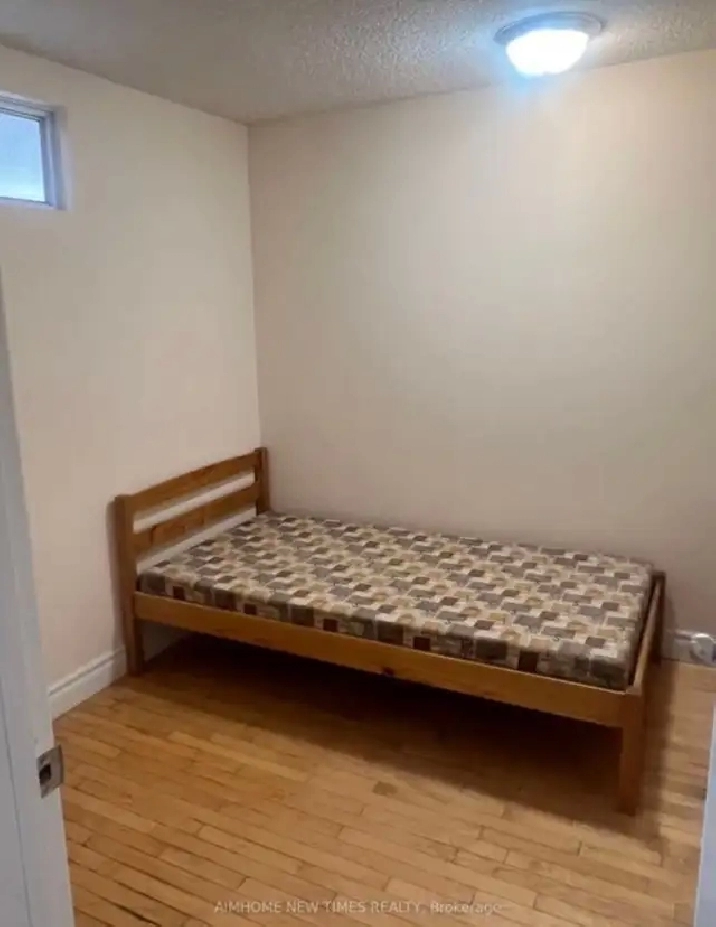 Room For Rent - 99 Cameron St