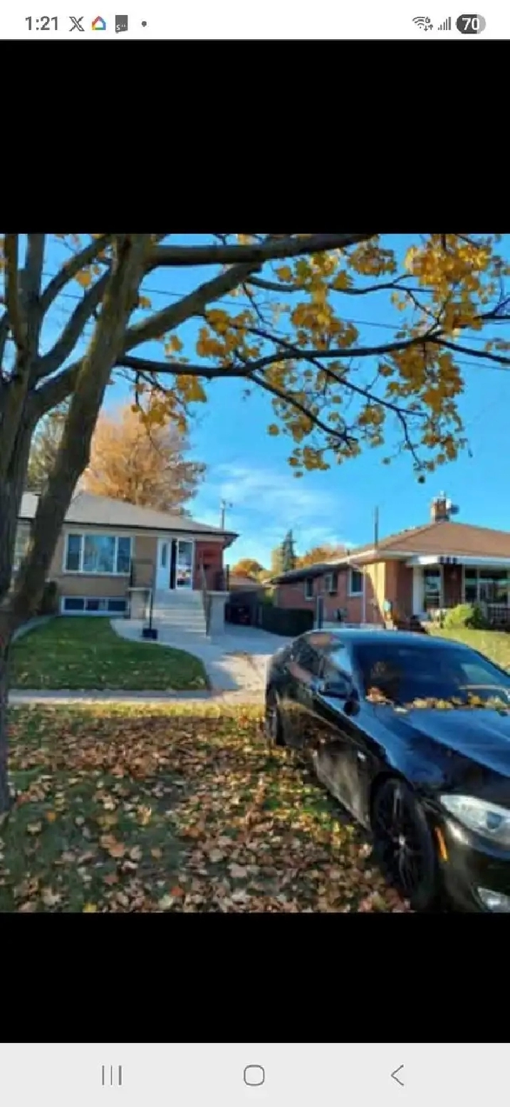 2 beds. 1 bath. Scarborough.