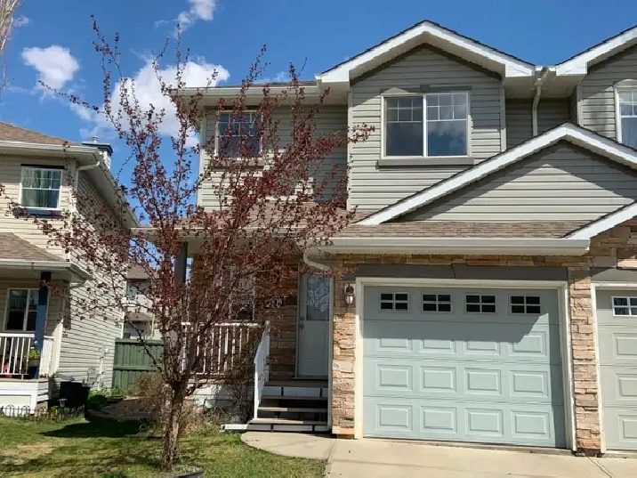 Rutherford Duplex for Rent! Close to school and the airport!