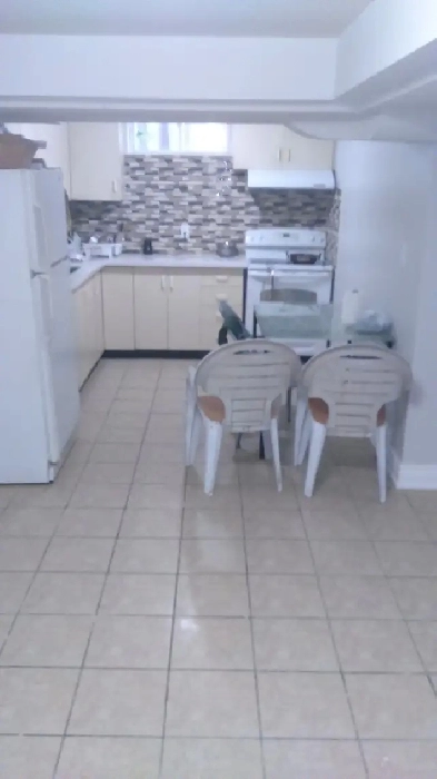 Private Bed Rooms for rent $700 / $750 (steeles and Hurontario)