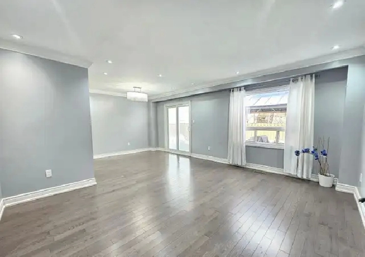 3 Bedroom House For Lease Near Steel Avenue (W)& Martin Grove rd