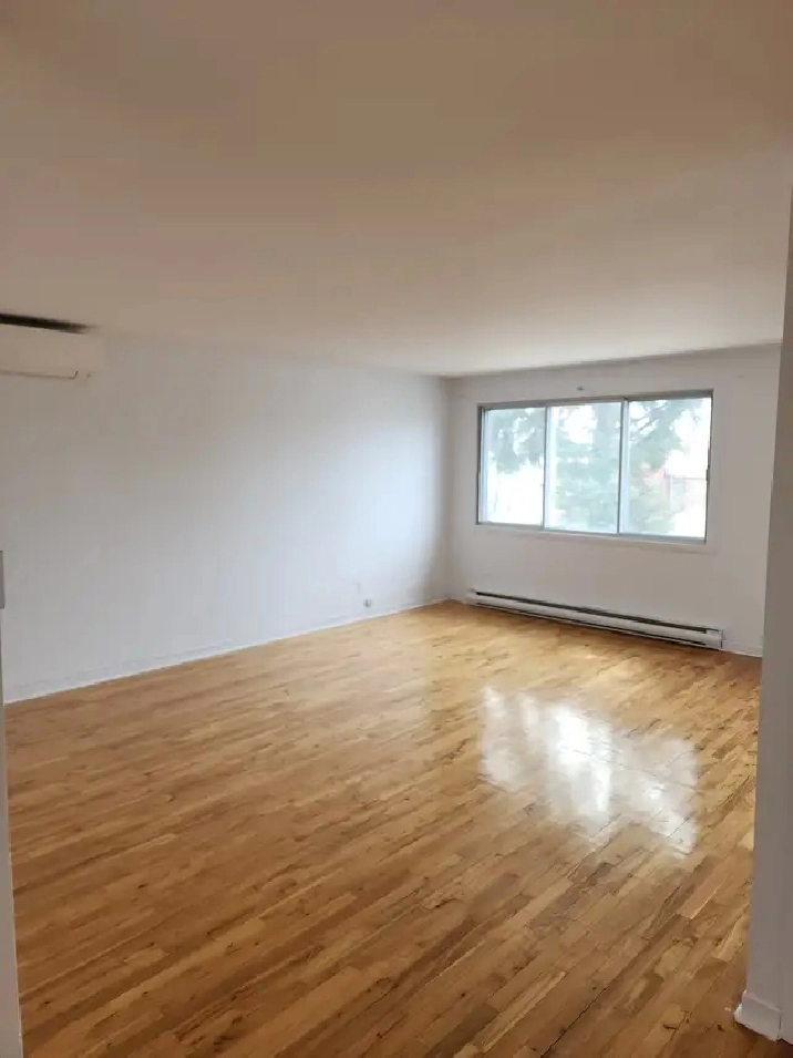 5 1/2 upper duplex In LaSalle