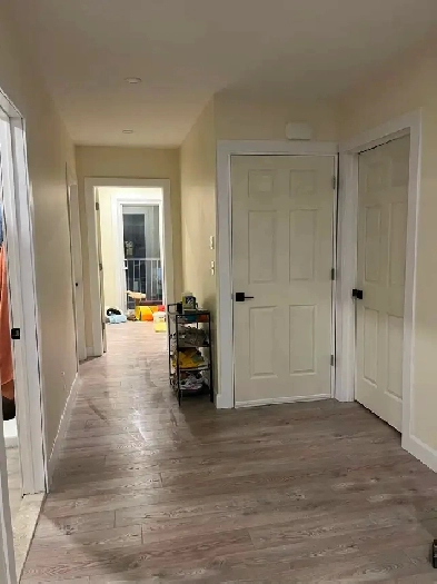 Duplex Upper Floor Apartment in Ville St-Laurent Montreal 5 1/2