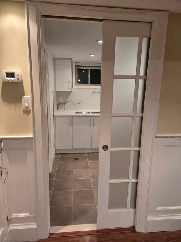 Bright 1-BR   Den (2nd Bedroom)