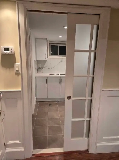 Bright 1-BR   Den (2nd Bedroom)