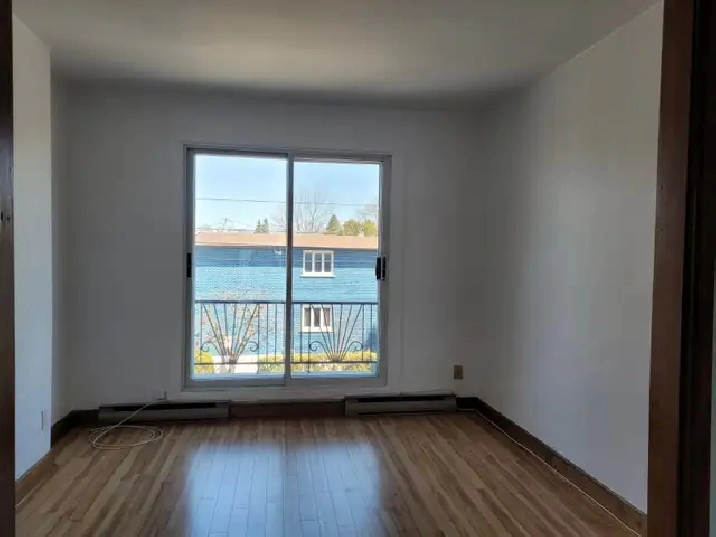 Grand 3 1/2 avec pièce double, Ahuntsic, près du métro Sauvé