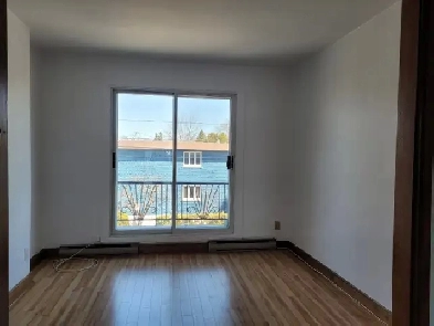 Grand 3 1/2 avec pièce double, Ahuntsic, près du métro Sauvé