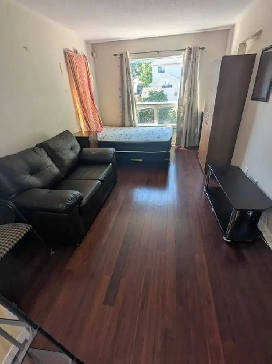 A Barrhaven  townhouse room for rent - available immediately