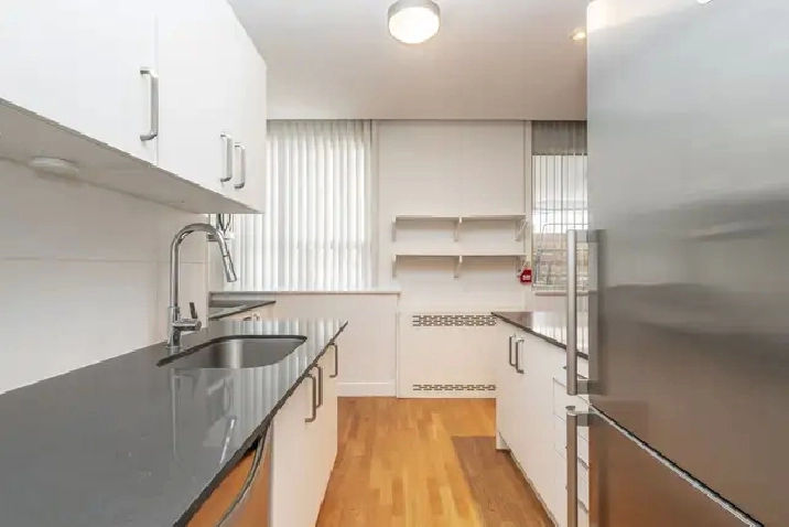 Renovated two bedroom, King and Jameson - ID 2358