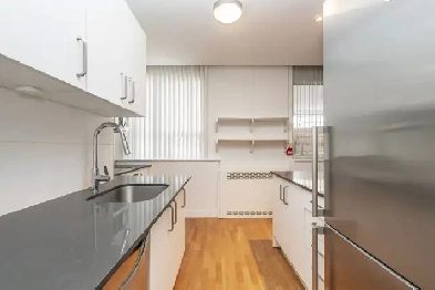 Renovated two bedroom, King and Jameson - ID 2358