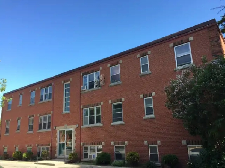 1 Bedroom Apartment in Hamilton East, ON. $1530, Avail May 1.