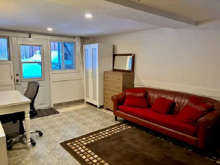 Chambre meublée / entrée privée / 20m2 / dispo 11 mai ou 1 juin