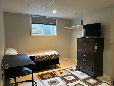 Furnished room by UofM near busstop, for male student