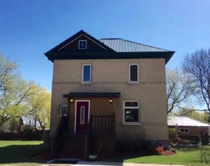 Beautiful character home in Elkhorn