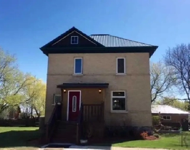 Beautiful character home in Elkhorn