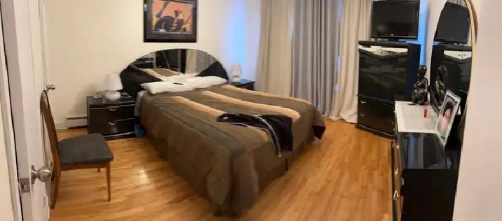 5 1/2 upper duplex apartment (1675$)