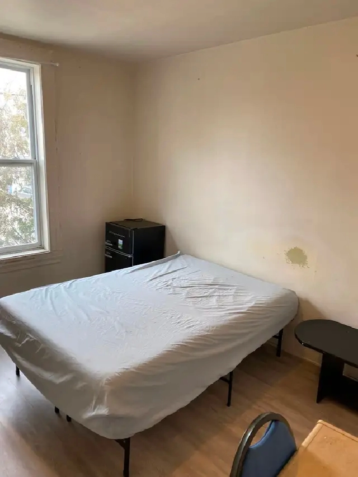 Laval Chambre à louer/room for rent