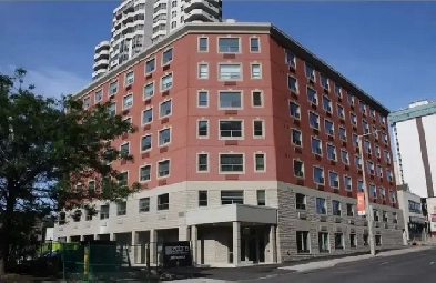 Large 2 Bedroom apartment in Modern Building