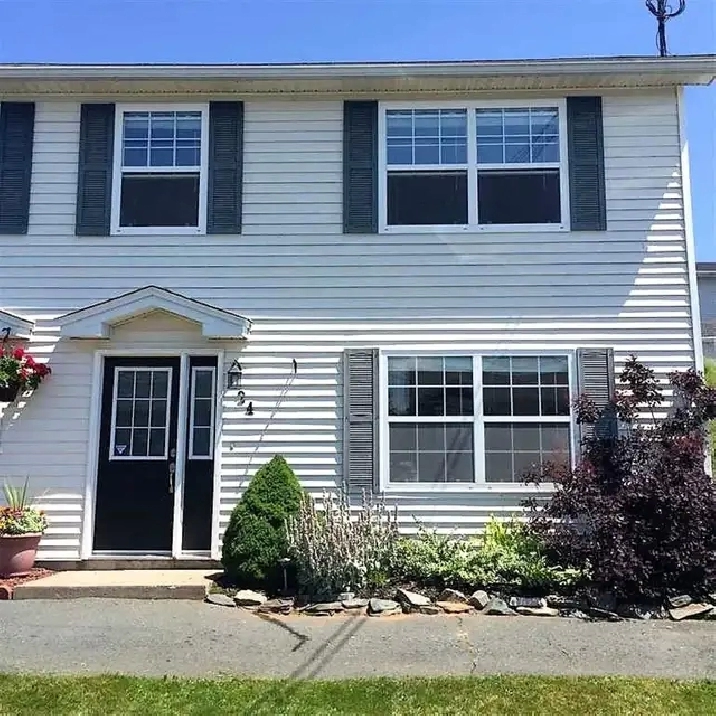 21-109 Lovely semi detached home in quiet Dartmouth neighbouhood