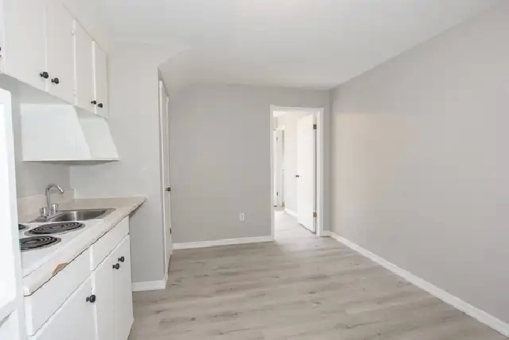 355 Glenridge Ave, St. Catharines - All Inclusive Bachelor