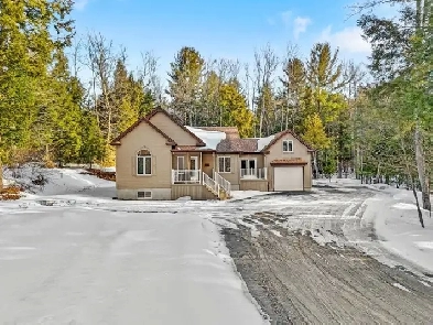 Belle propriété intime, garage, forêt à l'arrière, St-Colomban
