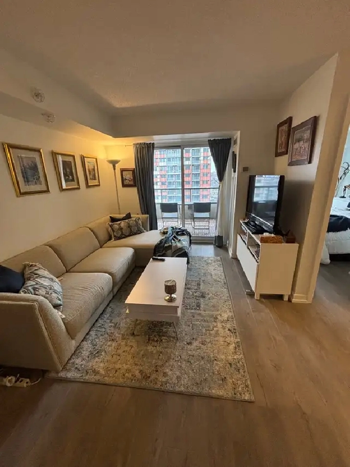 ️ 2 Bedroom Condo with Parking & Locker – Great Location!