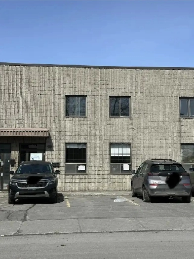 LOCAL COMMERCIAL/INDUSTRIEL/ENTREPÔT à louer