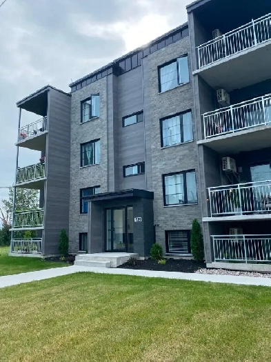 Très grand 4 ½ à Napierville  – libre 1er juillet 2026